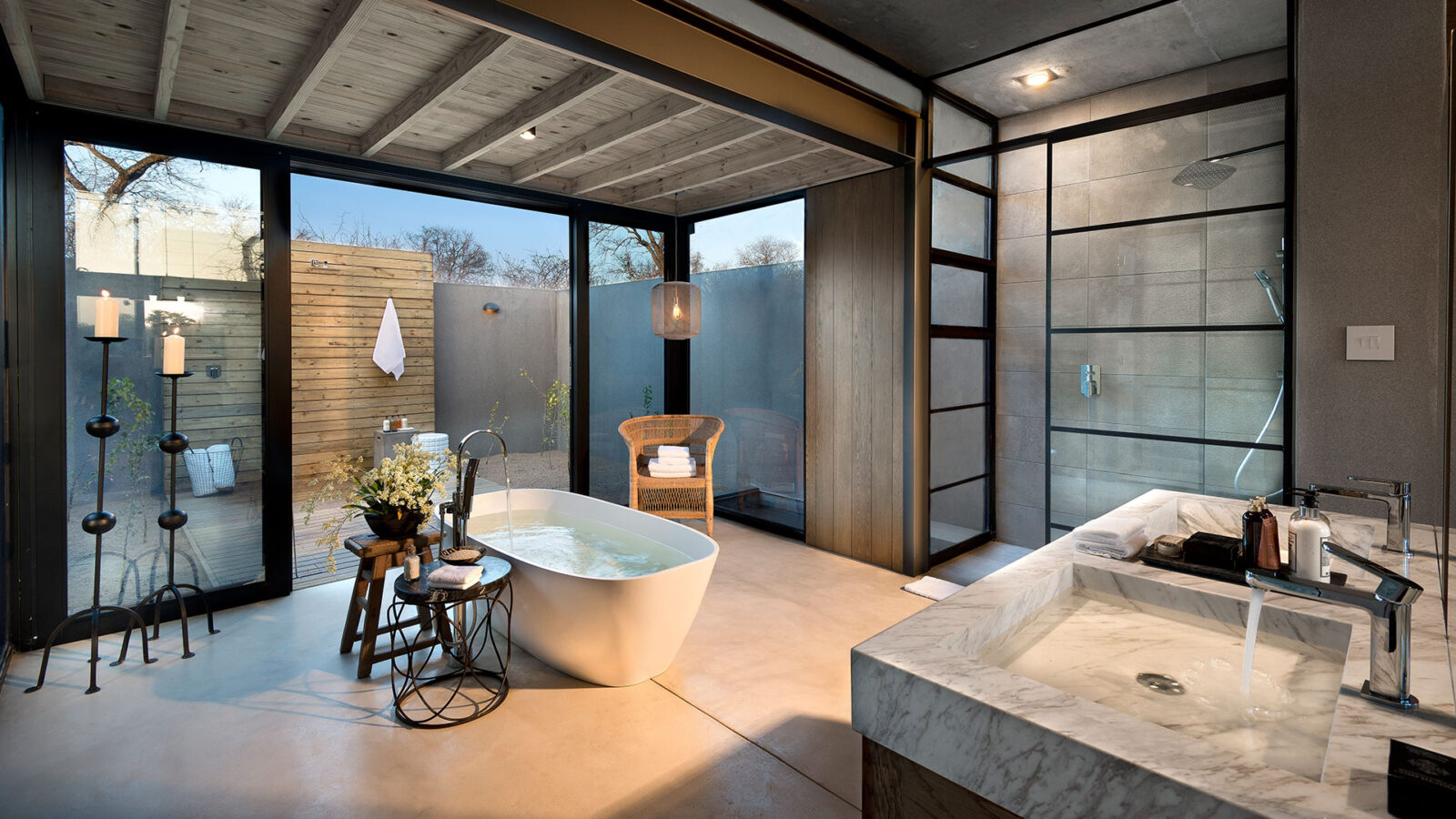 Lion sands fish eagle villa last minute specials luxury bath