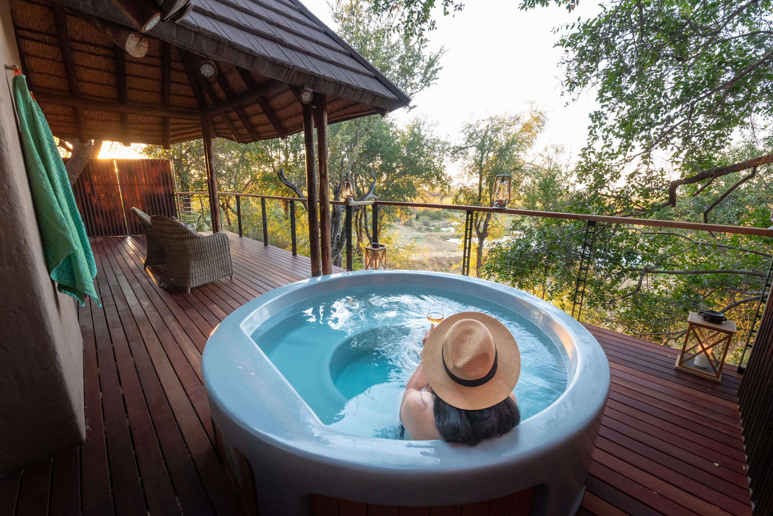 Impodimo-Game-Lodge-New-Premium-Suite-Madikwe-Last-Minute-Special-Offers-Deals