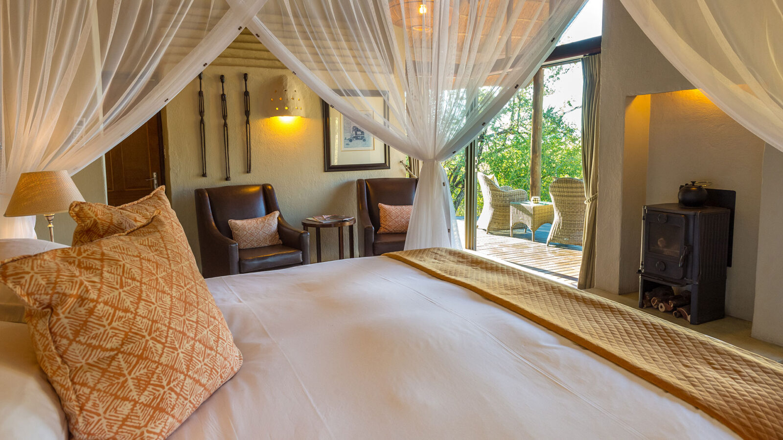 Impodimo Game Lodge Last Minute Special Suite & Sitting Area
