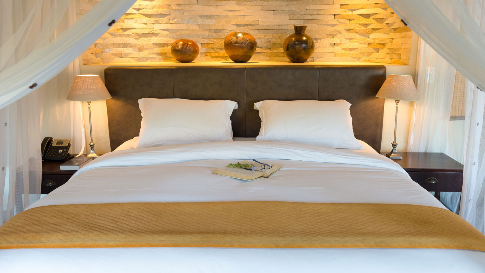 Impodimo Game Lodge Last Minute Special Bed