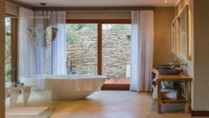 Dulini River Lodge Last Minute Specials Bath