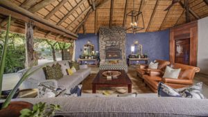 Savanna Lodge Last Minute Specials guest lounge