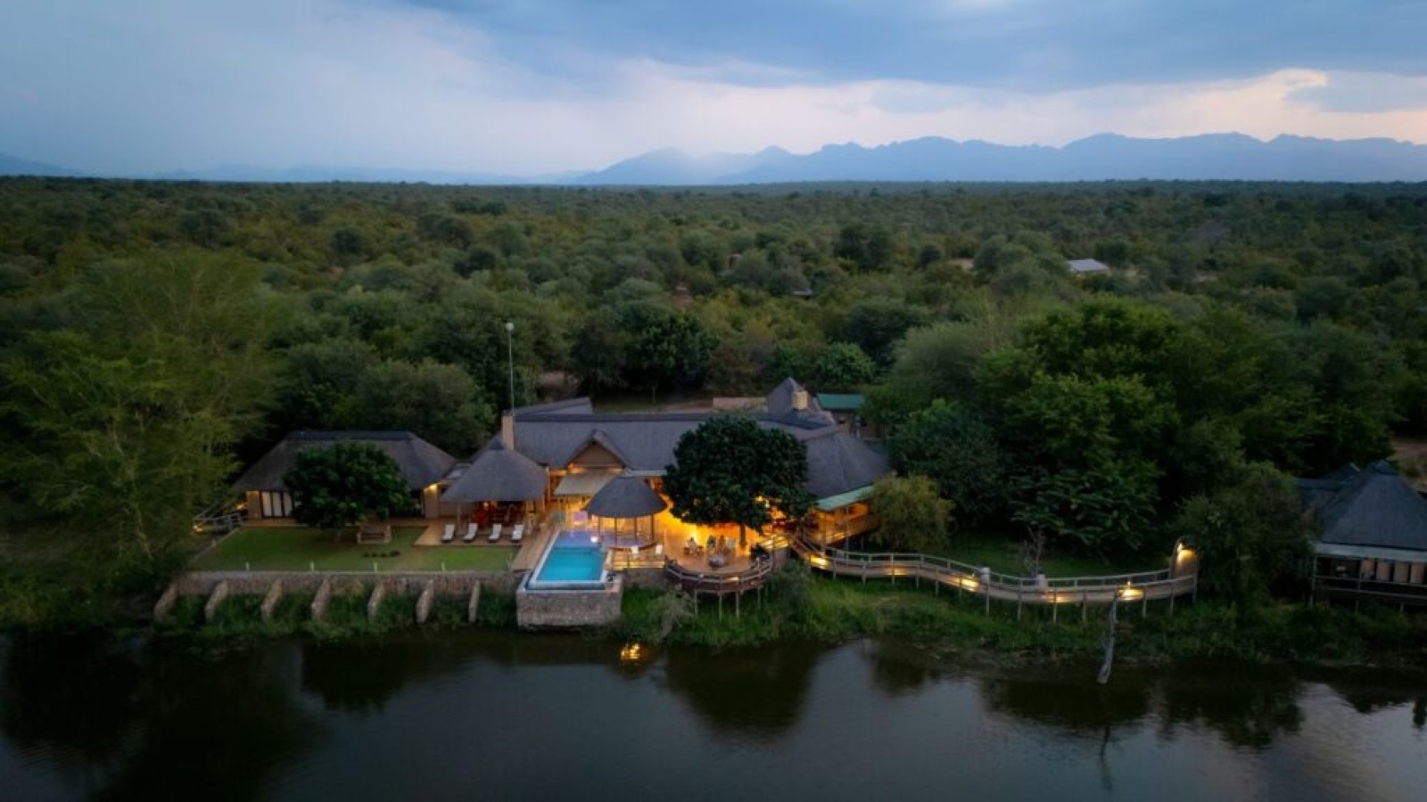 header-xidulu-safari-lodge-south-africa-bush-escapes (2)